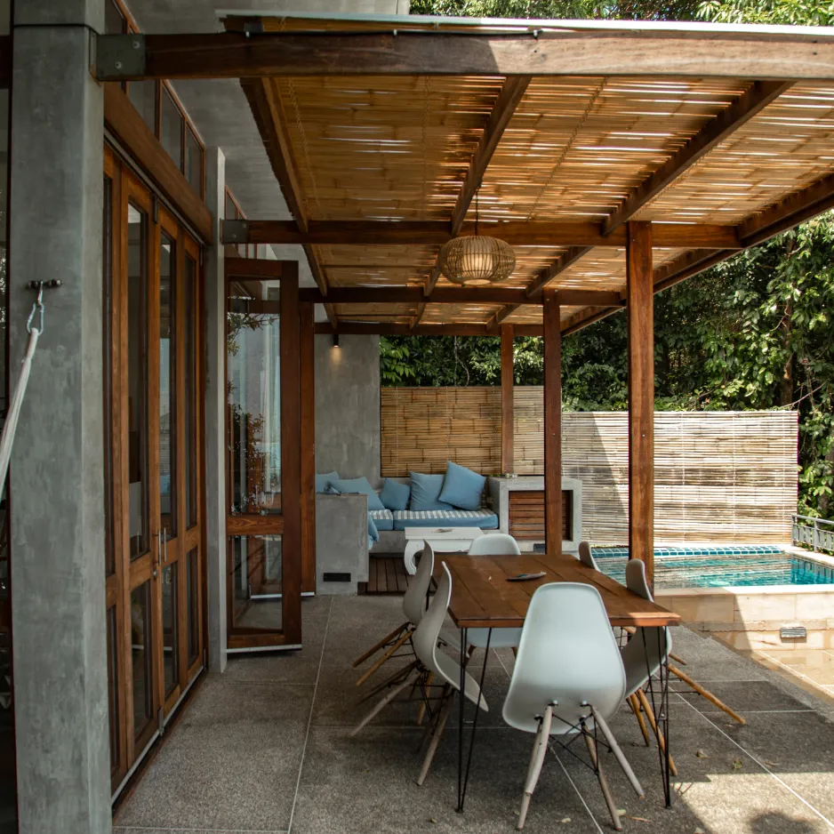 Abris en bois pergola dans le Var